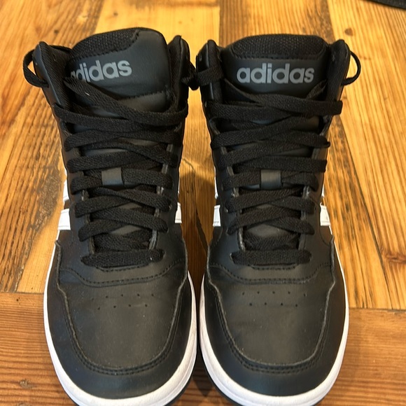 Boys Adidas hi tops, size 4 - Picture 1 of 5
